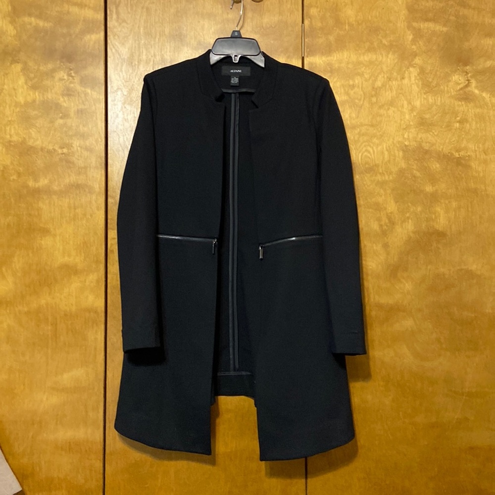 Alfani zippered detailing jacket. Size 6